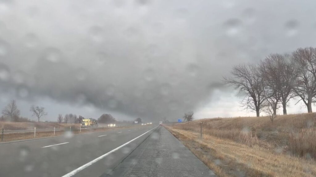 Video Two Tornadoes Touch Down In Iowa Monday First January Iowa Tornado Since 1967 Abc 6