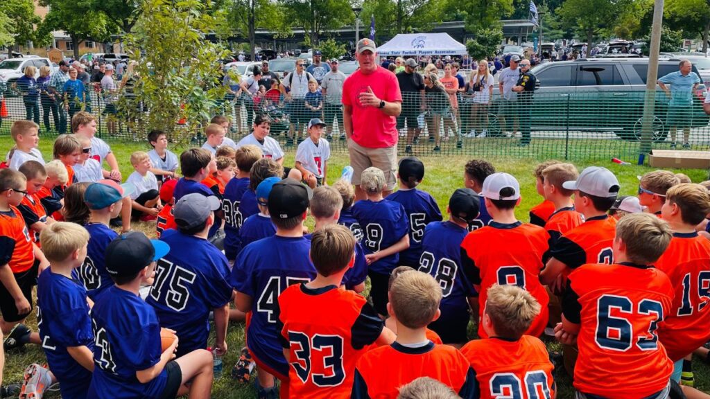 NFL Hall of Fame quarterback Brett Favre visits Winona for annual ...