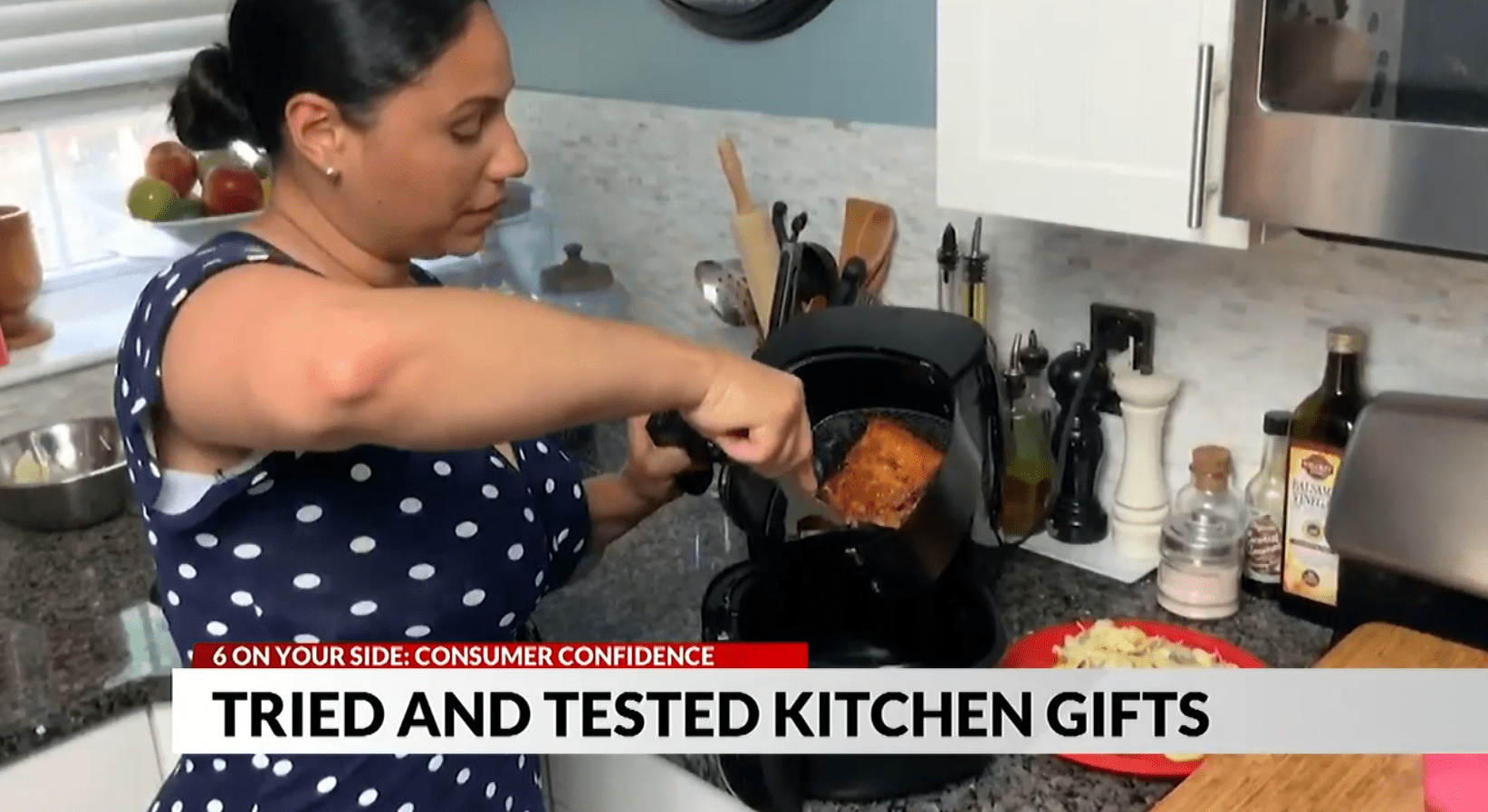 https://www.kaaltv.com/wp-content/uploads/2023/12/Tried_and_Tested_Kitchen_Gifts.mp4-VLC-media-player-12_11_2023-7_46_17-AM.png
