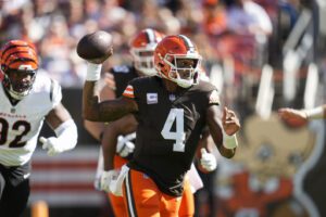 Browns QB Deshaun Watson Is Carted Off The Field With A Right Achilles ...